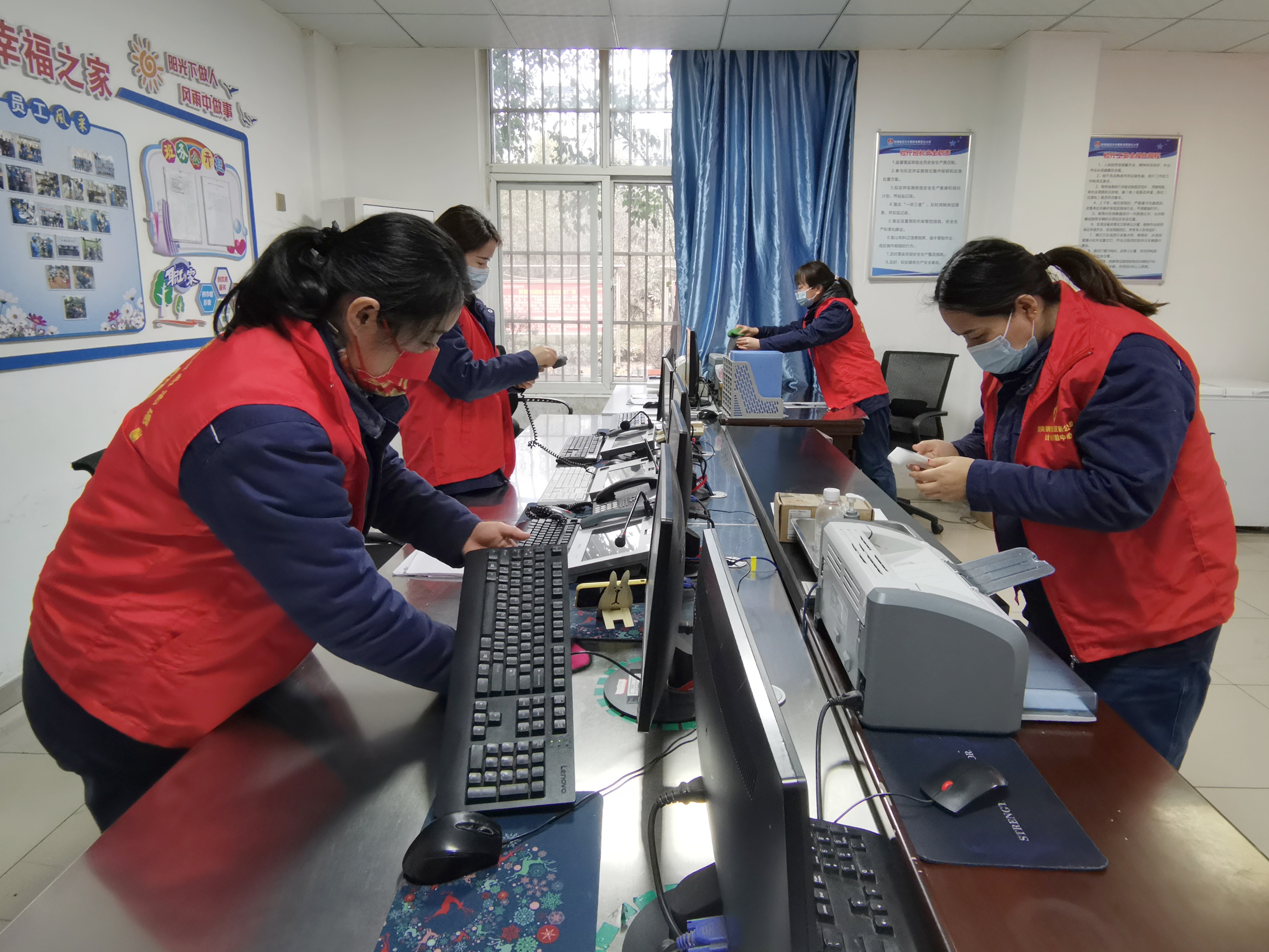 ʹ���ڼ磬���ߡ����oǰ