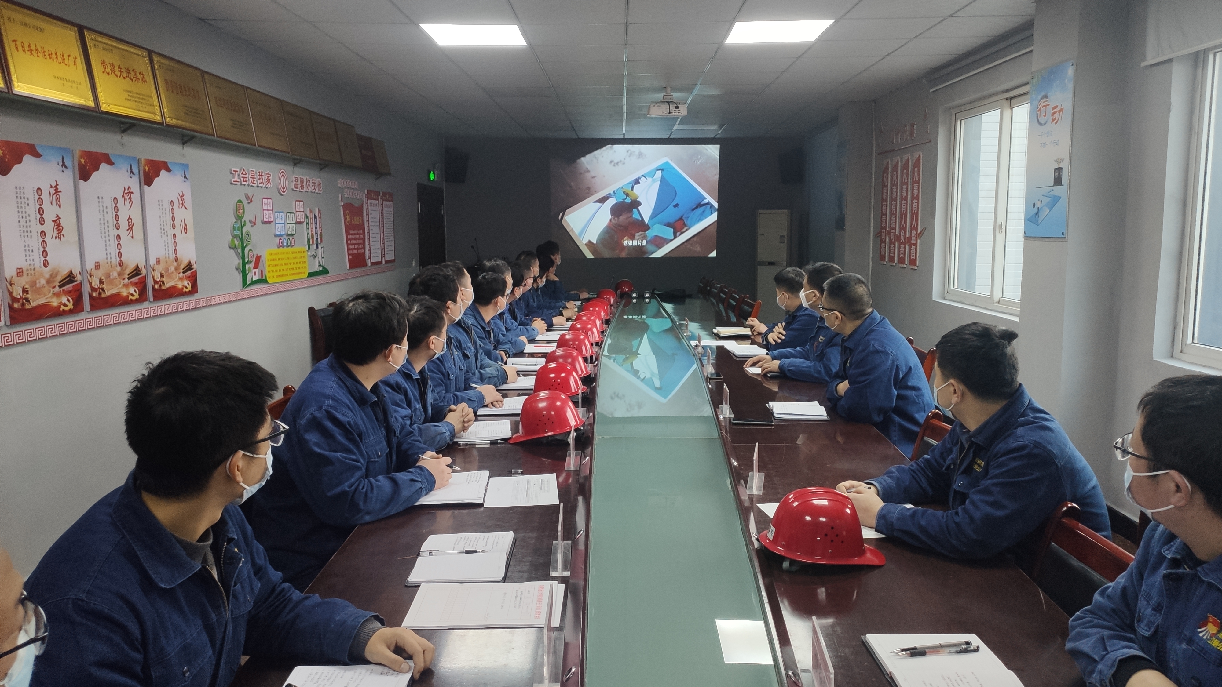 ܈䓏S�o(j��)ί������(g��)һ��  ���Ι�(qu��n)���O(ji��n)��������