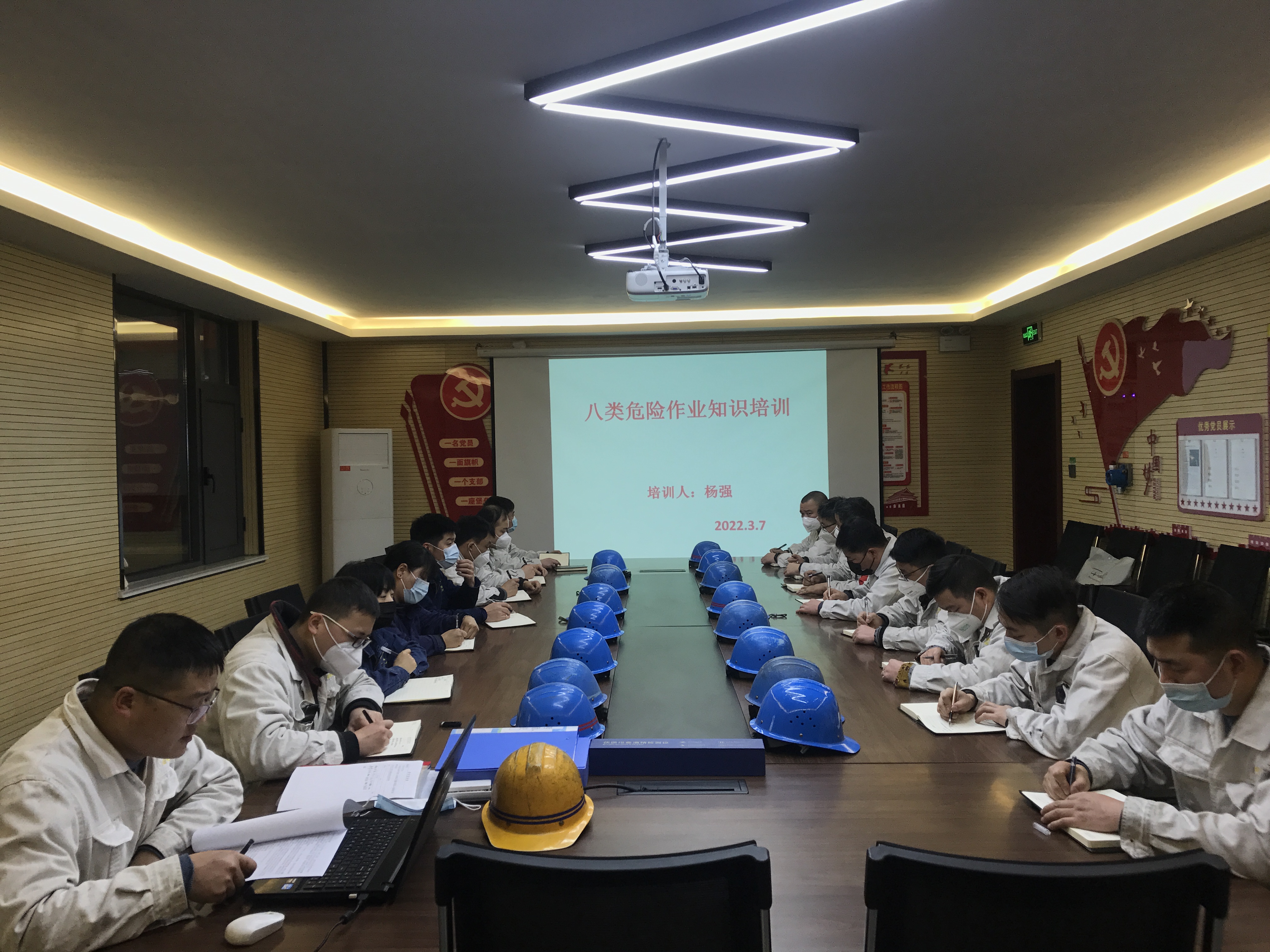 “冰墩墩”里話安全 “冰墩墩”里話安全