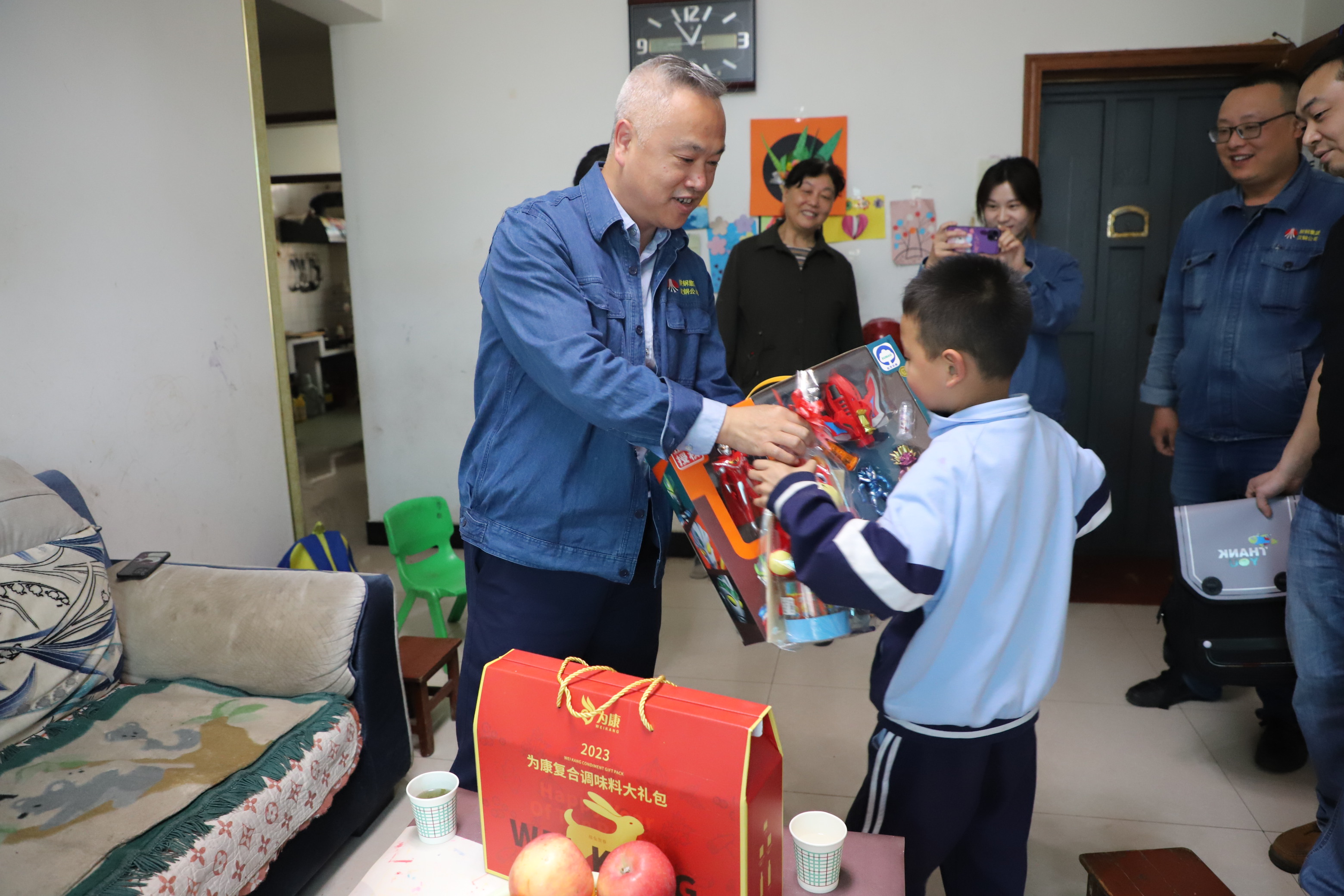 ��˾����Ůί����һ���P��ο������Ů