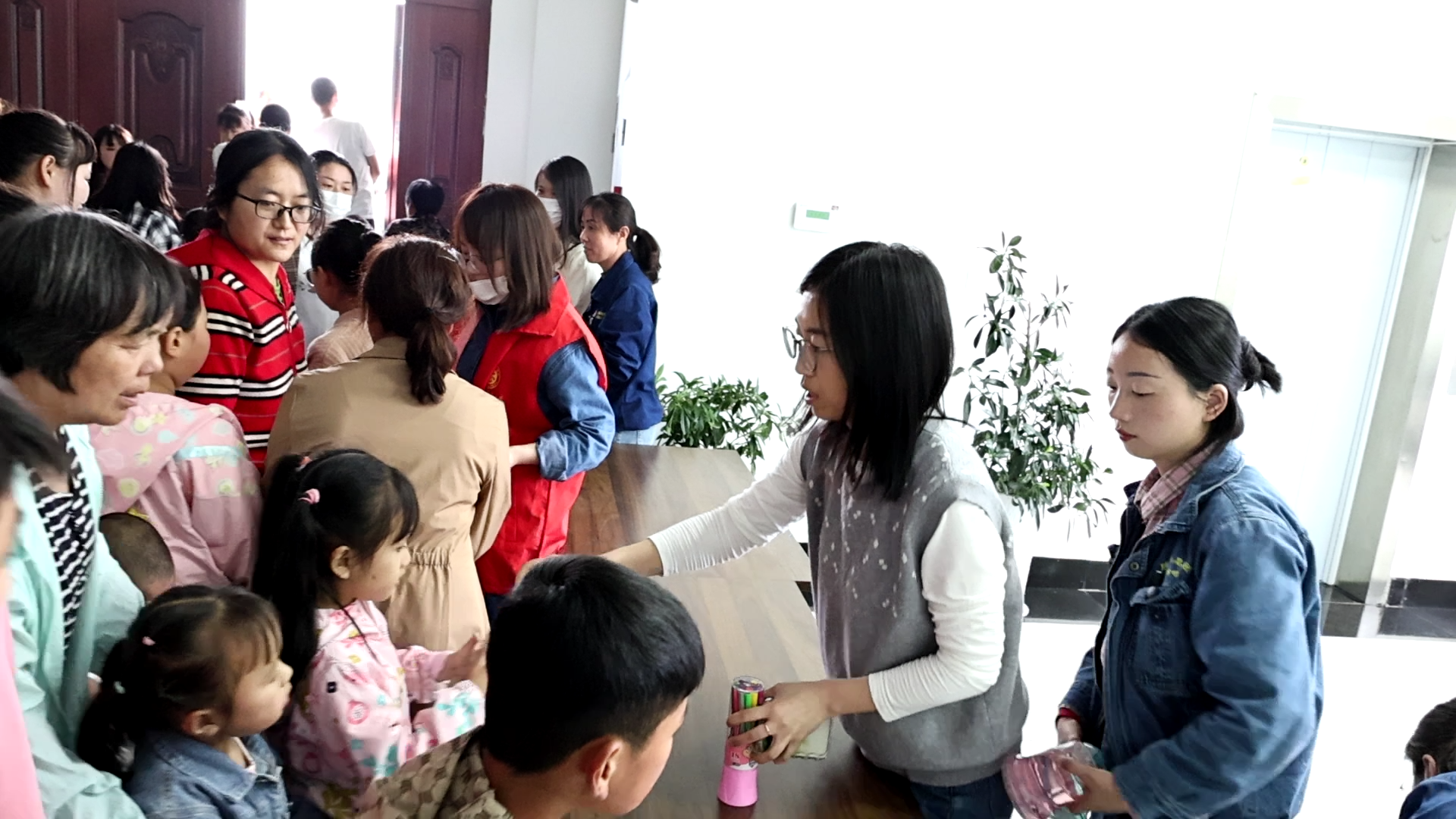 �F(xi��n)�����g���� ��˾�e�k��ͯ������ �g����һ���H���^Ӱ���}���