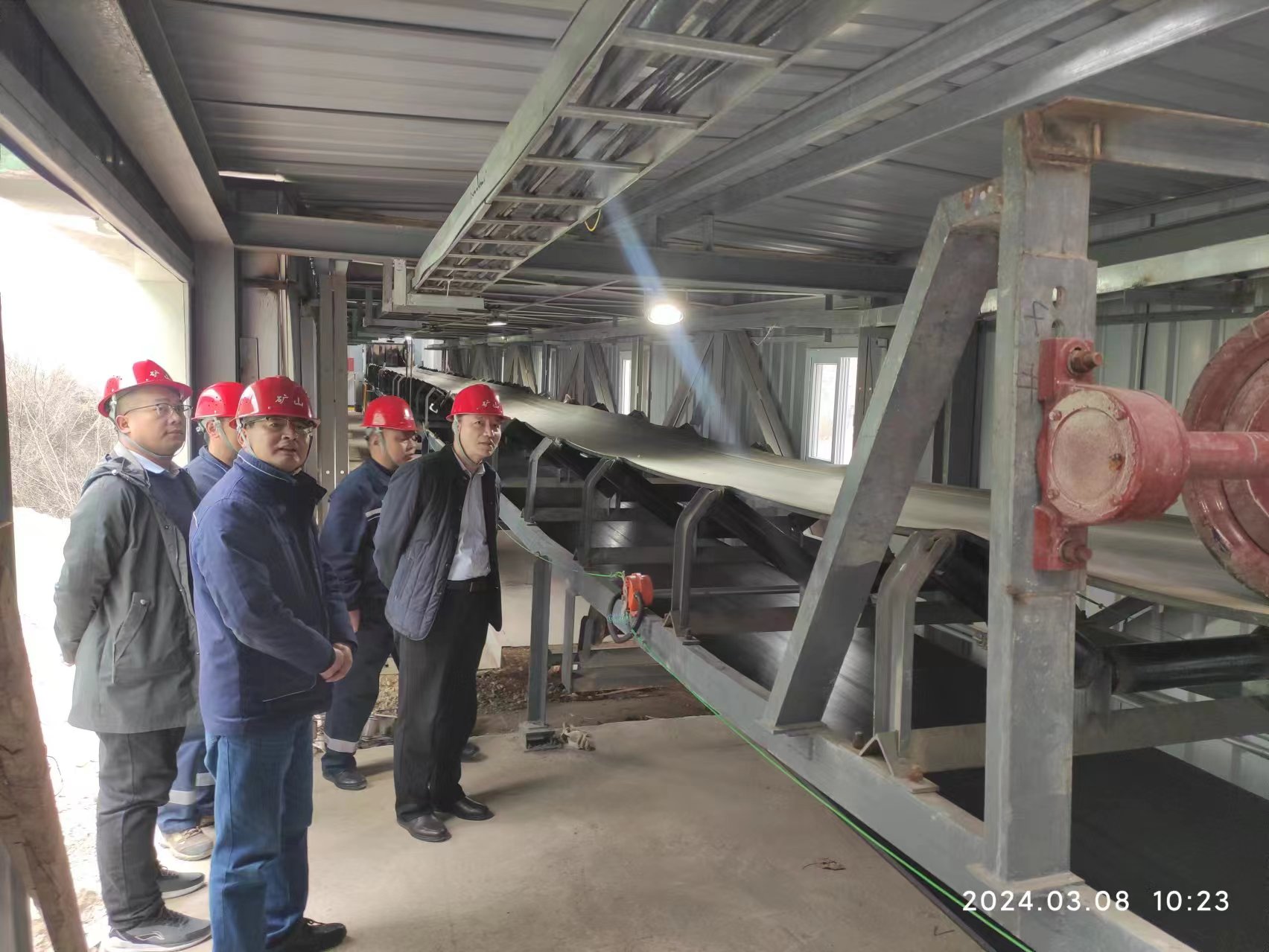 �ú���F�_չ�h䓹�˾���Ǝr��ʯ�Ҏr�Vɽ�_�l��һ�ڣ�����͹������ɕ������g��ȫ��헙z��