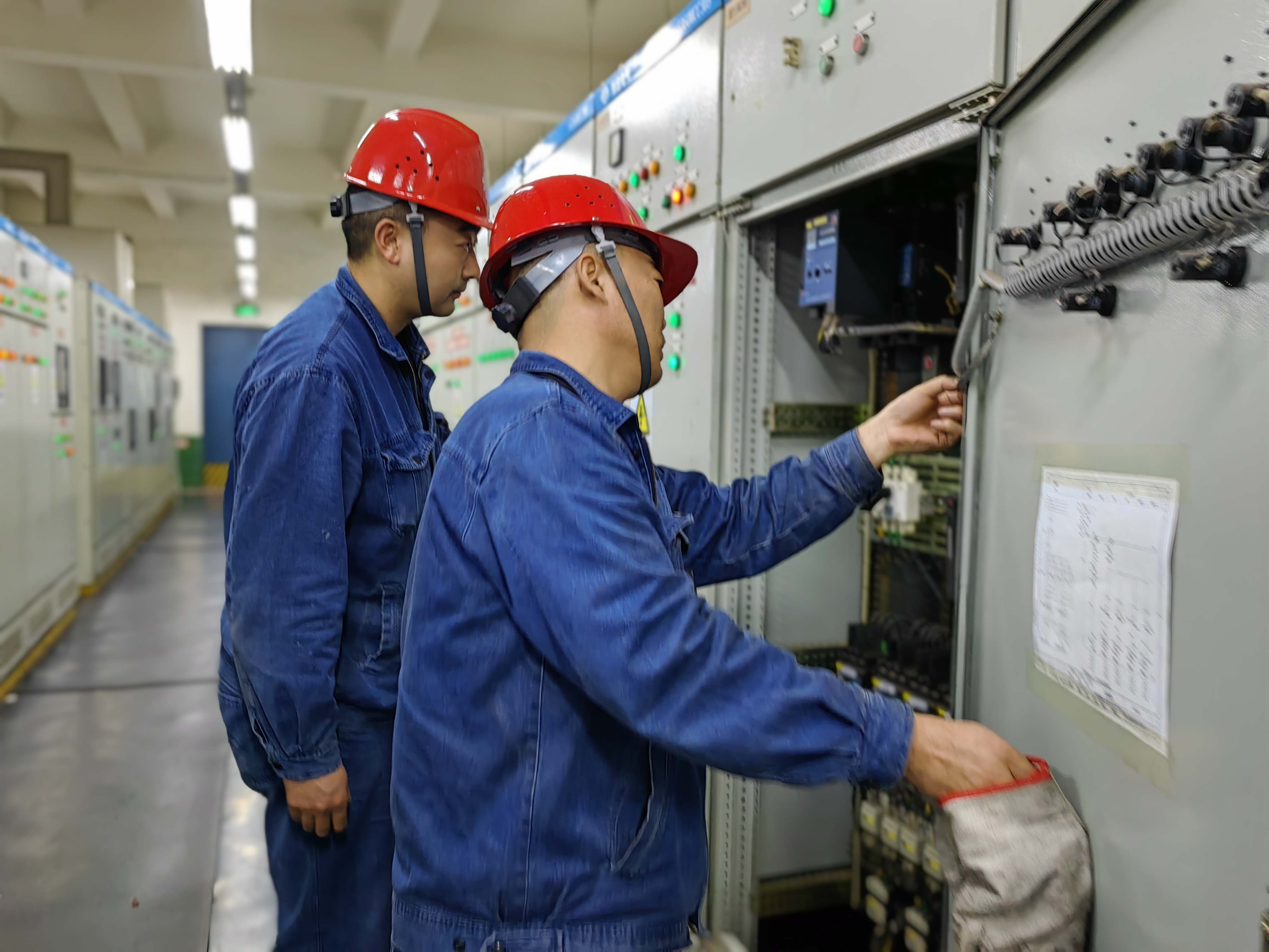 緊抓“頭等大事”,為安全生產創造“沃土” 緊抓“頭等大事”,為安全生產創造“沃土”